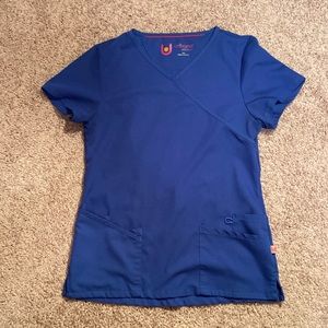 Urban ultimate scrub top